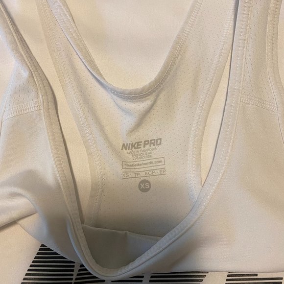 Nike athletic shirt - Picture 2 of 2